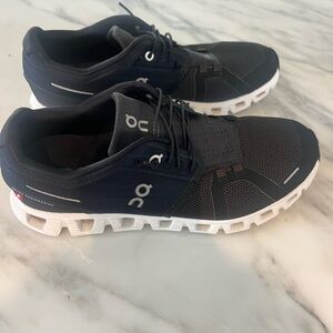 On Cloud Women’s Black Sneakers, Size 9.5